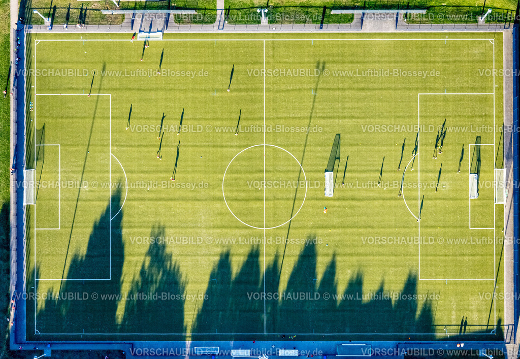 Hamm250904698-2 | Luftbild, Sportzemtrum Ost Hammer SpVg 03/04 e.V.,  Trainingsspiele und Schattenwurf der Abendsonne, Mitte, Hamm, Ruhrgebiet, Nordrhein-Westfalen, Deutschland