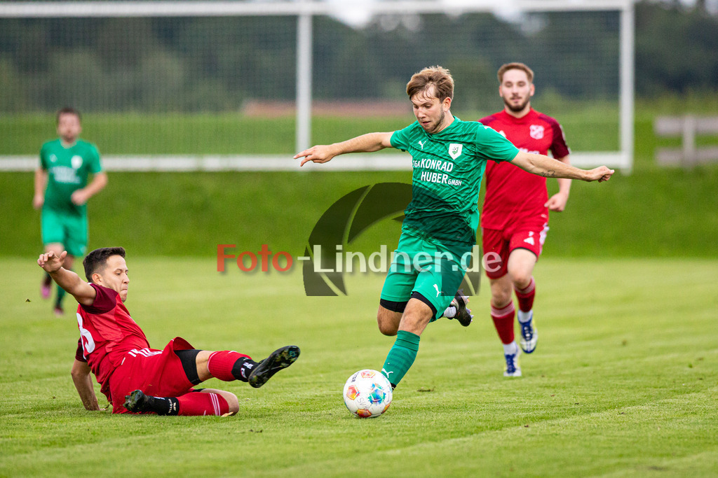 SV Haunshofen gegen SV Fuchstal | Fußball TOTO-Pokal Kreis Zugspitze West Endrunde 2025, SV Haunshofen gegen SV Fuchstal, 20250730,Zweikampf, 2025-07-30 in Haunshofen (Sportplatz Haunshofen), Leopold NEUBACHER (SV Haunshofen 18), Moritz KASPAR (SV Fuchstal 13), Copyright: WolfgangxLindner www.foto-lindner.de