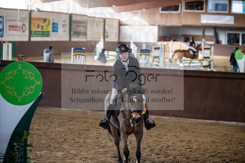 Hallenreittunier Voxtrup 2023 | Entdecke hochwertige Reitturnierfotos von Foto Oger. Professionell, emotional und authentisch – jetzt Lieblingsmomente im Shop bestellen.Deutschlandweite Turnierfotografie. - Realisiert mit Pictrs.com