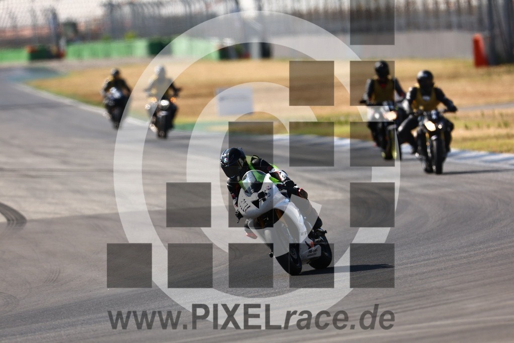 0311-20250704_00365 | Schöne Erinnerungen an spannende Momente - das festzuhalten ist unser Job. PIXELrace.de ist seit 2003 auf den Rennstrecken Europas unterwegs um die Action draußen beim Fahren und die wunderbare Stimmung imm Fahrerlager für euch einzufangen.