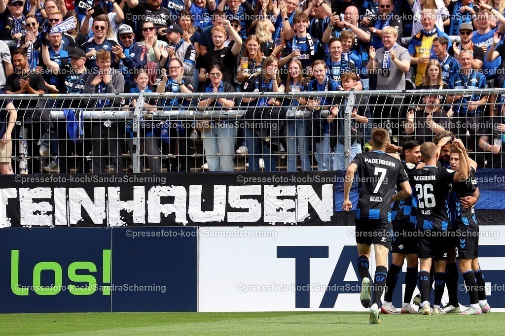 xssc17082501031 | 17.08.2025, xsscx, Fuﬂball, DFB-Pokal 1. Runde, Viktoria Kˆln - SC Paderborn 07, Sportpark Hˆhenberg Saison 2025 2026: Torjubel Von Spielern und Fans nach dem Tor zum 0:1 durch Adriano Grimaldi (SC Paderborn #39) NRW Deutschland DFB regulations prohibit any use of photographs as image sequences and or quasi-video.