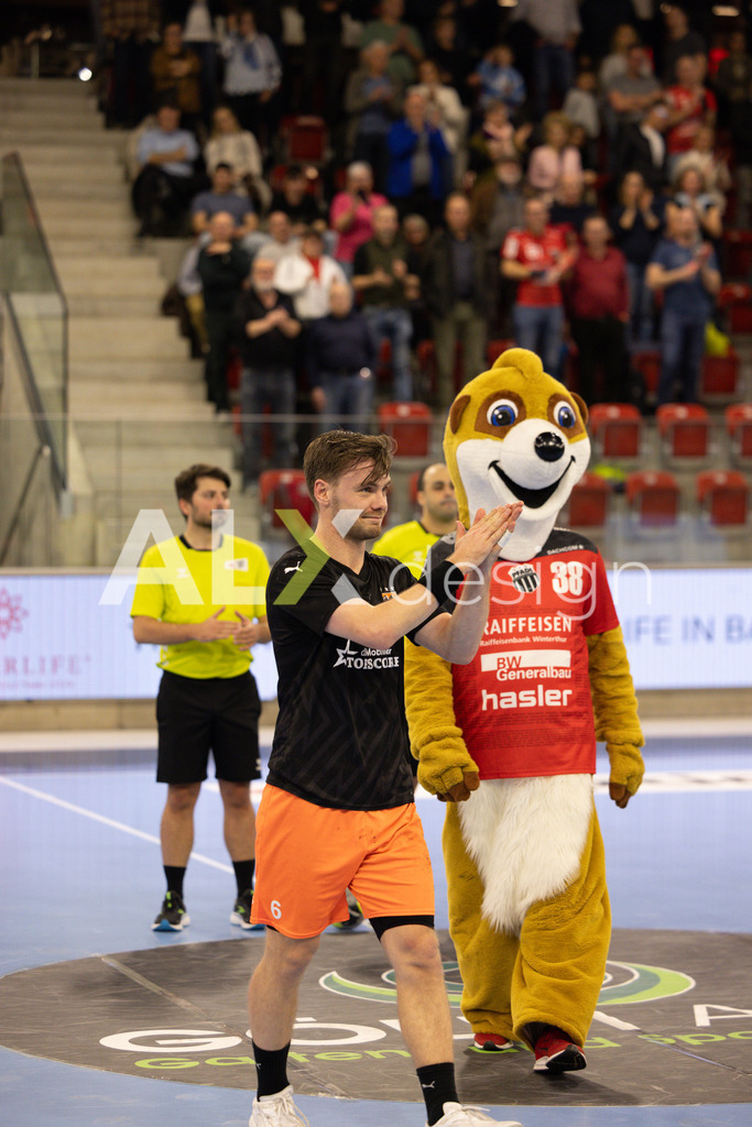 Handballen I Herren I Saison 2025-2026 I Quickline Handball League 2026 | Men I 18. Spieltag I Pfade Winterthur - Kadetten Schaffhausen I 20.12.2025 | 6 Odinn Rikhardsson (Kadetten Schaffhausen) - Flügel rechts - Realisiert mit Pictrs.com