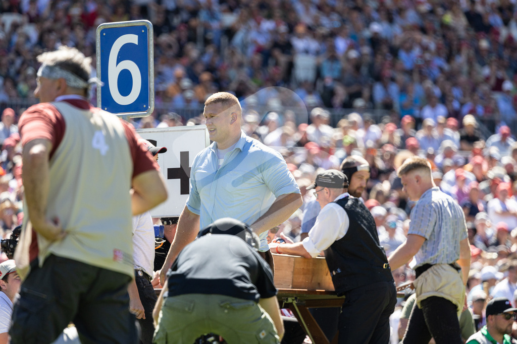 ESAF2025_07Gang_6748 | Die Schwinger des Schwyzer Kantonalen Schwingerverbandes: Fotos, die Dynamik und Leidenschaft festhalten, sowie emotionale Momente aus dem traditionellen Schwingsport zeigen. - Realisiert mit Pictrs.com