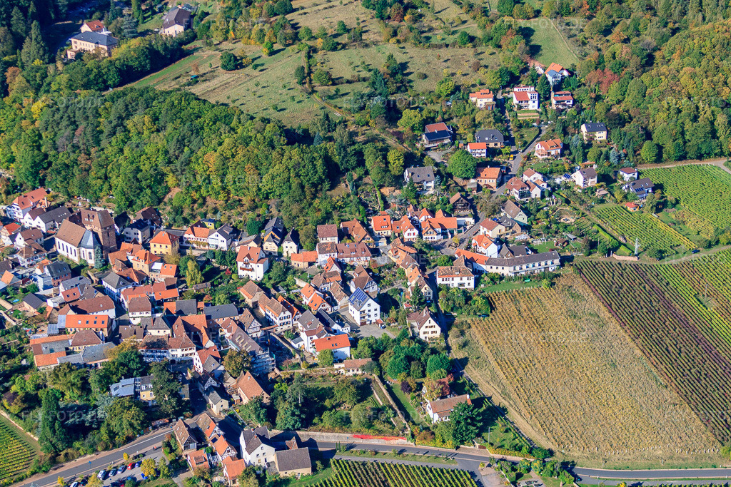 Luftbild: Kirchstr in Gleisweiler im Bundesland Rheinland-Pfalz in Deutschland. Foto: IMG_22252.jpg vom 15.10.2009 durch Werner Riehm/FLY-FOTO.de