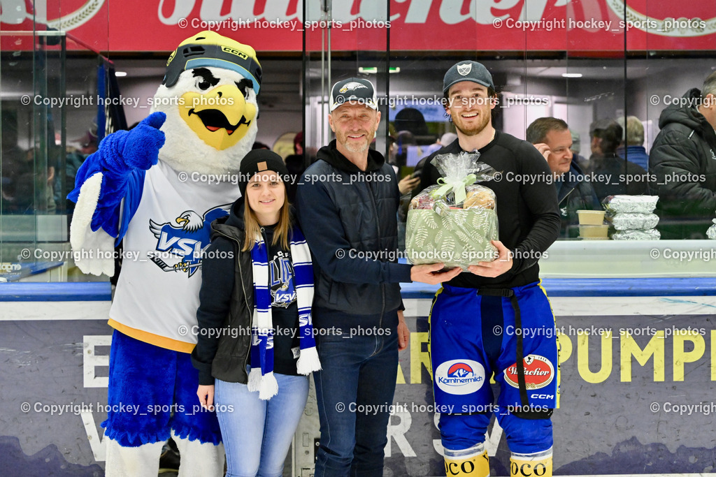 EC IDM WÄRMEPUMPEN VSV vs. Steinbach Black Wings Linz | Spieler des Abends #16 Kevin Hancock EC VSV, EC VSV Maskottchen Villi, EC IDM WÄRMEPUMPEN VSV vs. Steinbach Black Wings Linz, EC IDM WÄRMEPUMPEN VSV vs. Steinbach Black Wings Linz am 04.03.2026 in Villach (Stadthalle Villach), Austria, (Photo by Bernd Stefan)
