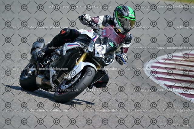 26BT02-1552 | markuskiefer.com - Realisiert mit Pictrs.com