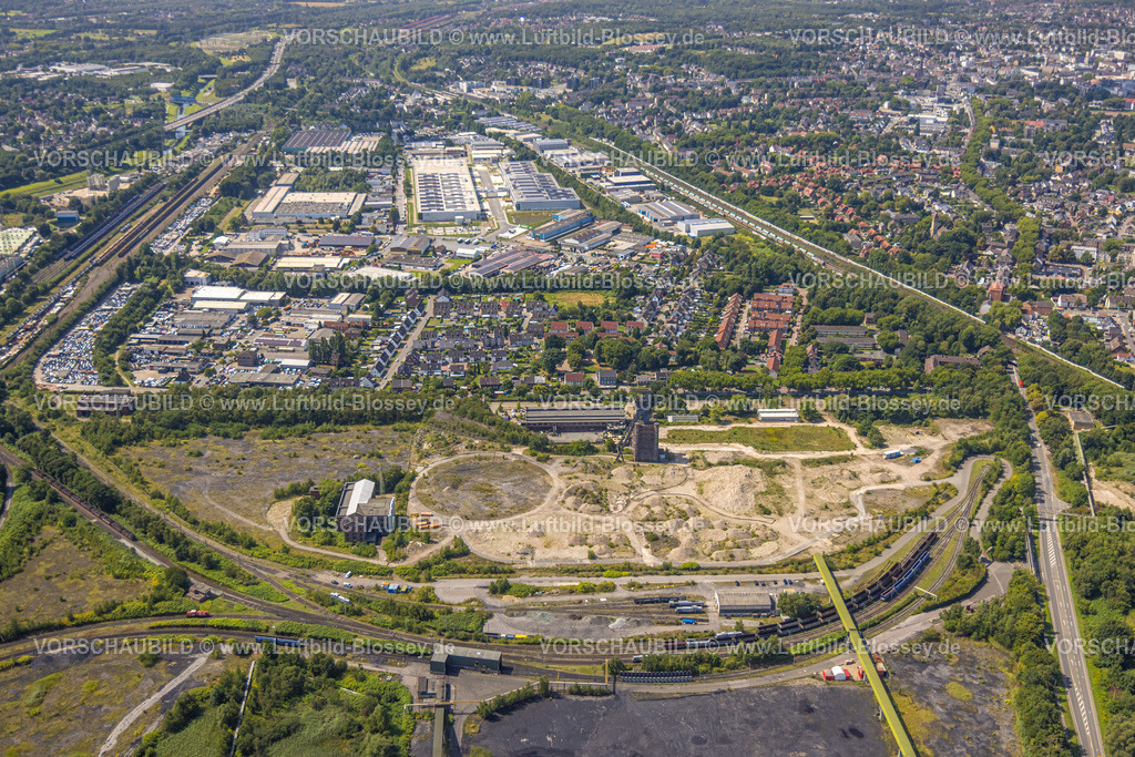 Bottrop250802810 | Luftbild, Abriss Zechengebäude am Prosper II-Gelände an der Knappenstraße neben dem Malakowturm, hinten das Gewerbegebiet An der Knippenburg, Wohngebiet Knappenstraße, Welheim, Bottrop, Ruhrgebiet, Nordrhein-Westfalen, Deutschland