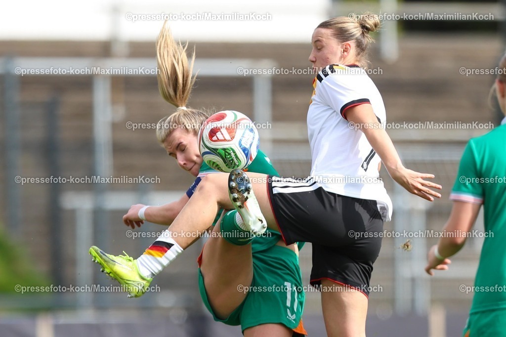 xKWIx10042601040 | 2026.04.10, xkwix, Fußball, UEFA Women's UNDER 19 Championship qualification, Republic of Ireland - Germany, Uhlenkrugstadion, Runde 2 1.Spieltag, Saison 2025 / 2026: Katie Lawlee (Irland U19 Frauen #11) im Zweikampf gegen Zoe Schick(Deutschland U19 Frauen #7) DFB regulations prohibit any use of photographs as image sequences and or quasi-video. Photo: xKamilxWilkowskixPressefotoKochx