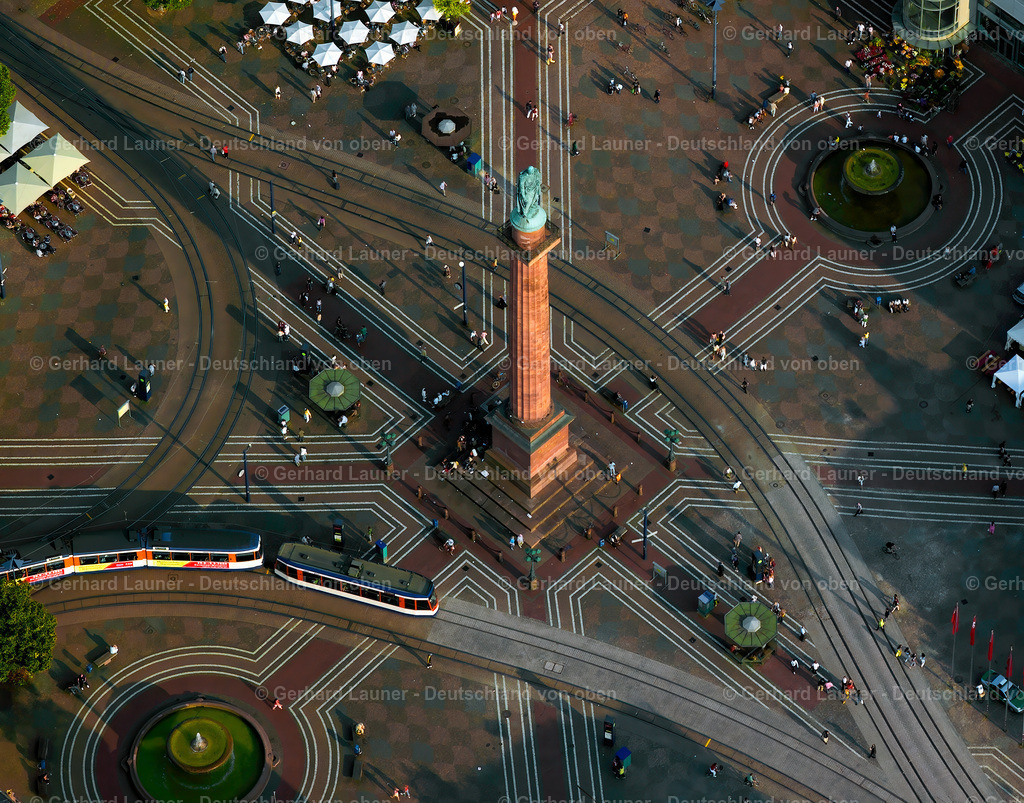 24s04106 | Der Luisenplatz mit dem Ludwigsmonument, Stadtmittelpunkt von Darmstadt wurde 1820 nach Großherzogin Luise Henriette Karoline von Hessen-Darmstadt (1761–1829) benannt