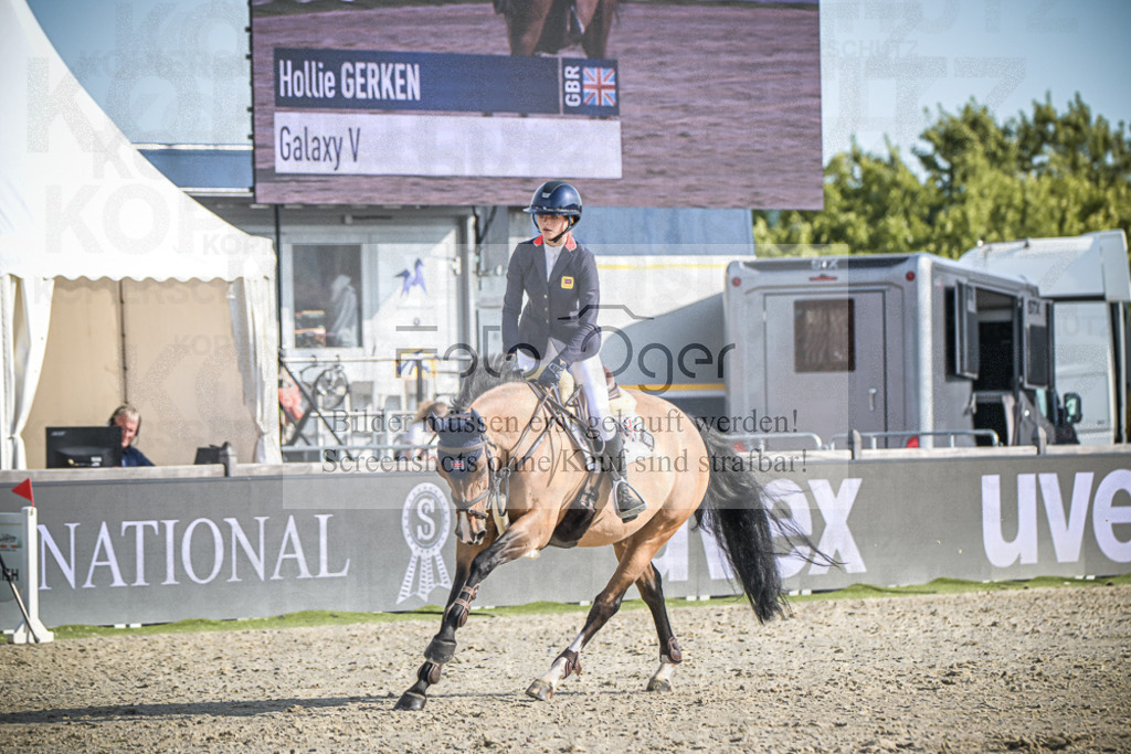 DOS_9518 | Entdecke hochwertige Reitturnierfotos von Foto Oger. Professionell, emotional und authentisch – jetzt Lieblingsmomente im Shop bestellen.Deutschlandweite Turnierfotografie. - Realisiert mit Pictrs.com