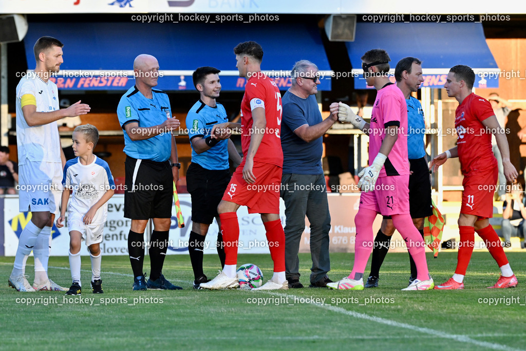 SAK vs. SC St. Veit | #22 Leo Ejup SAK, Richard Strauss Referee, Mathias Bodner Referee, #15 Philipp Höberl SC St. Veit, #21 Alexander Martin Bodner SC St. Veit, #11 Alexander Hofer SC St. Veit, SAK vs. SC St. Veit, SAK vs. SC St. Veit am 19.09.2025 in Klagenfurt (Sportpark Welzenegg), Austria, (Photo by Bernd Stefan)