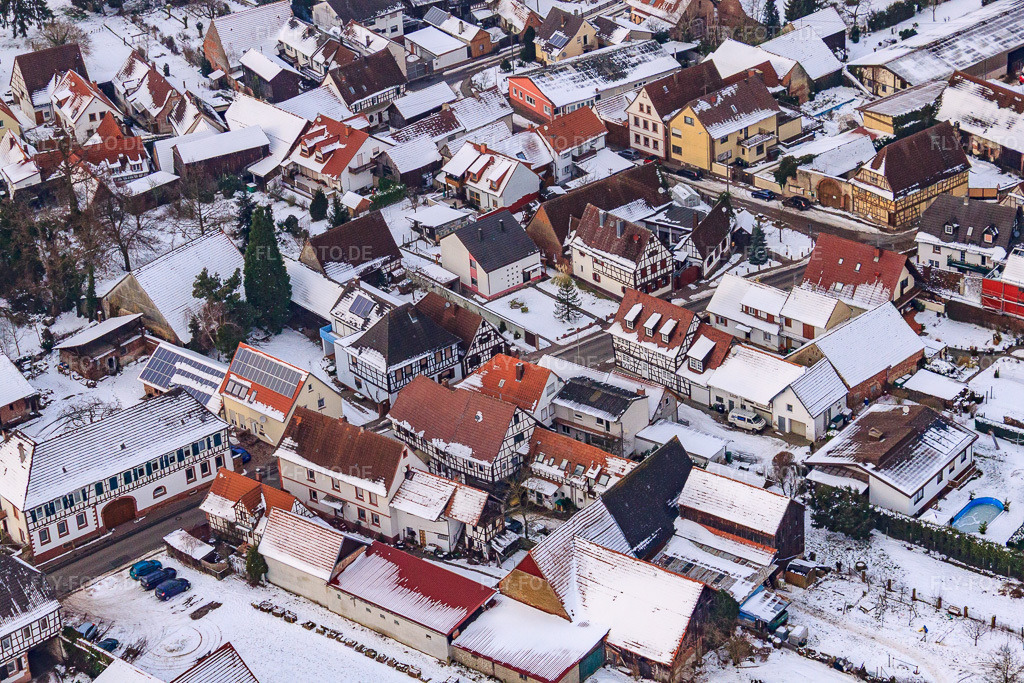 Luftbild: Hauptstraße im Winter im Schnee in Barbelroth im Bundesland Rheinland-Pfalz in Deutschland. Foto: IMG_23694.jpg vom 16.01.2010 durch Werner Riehm/FLY-FOTO.de