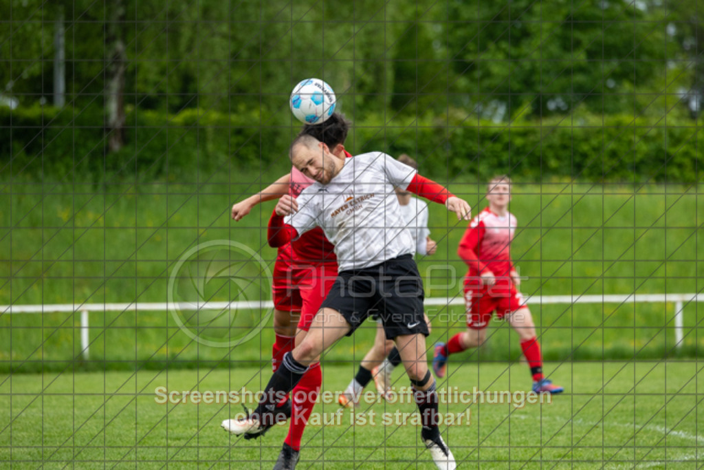 20250504_162709_0259 | #,TB Holzheim (weiß) vs. 1.FC Donzdorf II (rot), Fussball, Kreisliga B10 - Bezirk Neckar/Fils, 25. Spieltag, Saison 2024/2025, Jura-Rasensportplatz, Manzenstraße 60, 73037 Göppingen, 04.05.2025 - 15:00 Uhr,Foto: PhotoPeet-Sportfotografie/Peter Harich