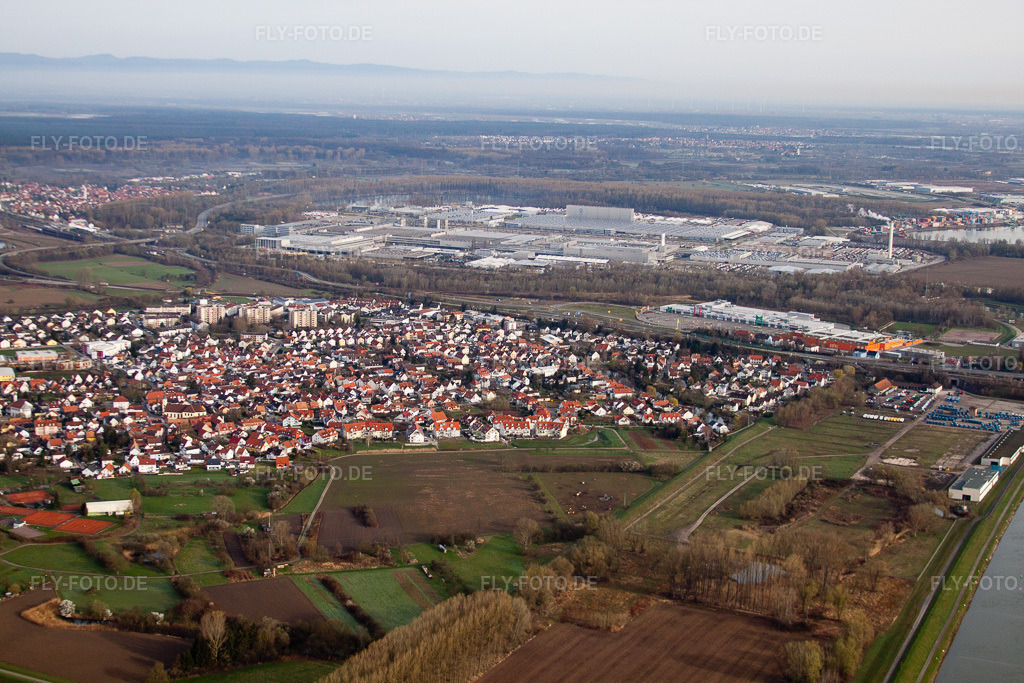 Luftbild: Maximiliansau von Südosten im Ortsteil Maximiliansau in Wörth im Bundesland Rheinland-Pfalz in Deutschland. Foto: IMG_25467.jpg vom 02.04.2010 durch Werner Riehm/FLY-FOTO.de