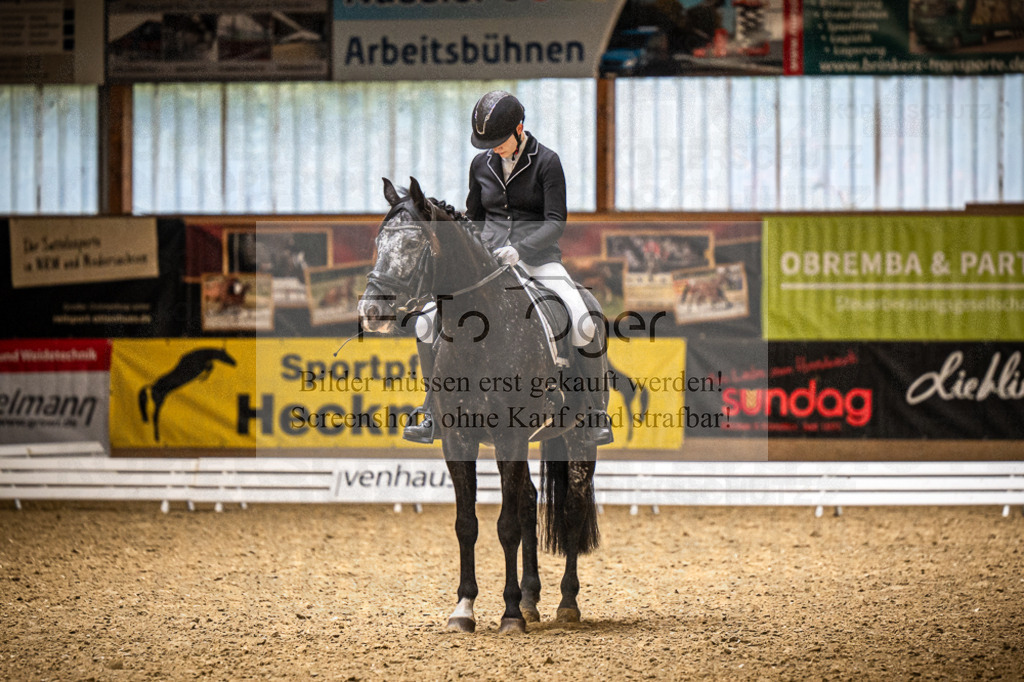 DOS_2627 | Entdecke hochwertige Reitturnierfotos von Foto Oger. Professionell, emotional und authentisch – jetzt Lieblingsmomente im Shop bestellen. - Realisiert mit Pictrs.com