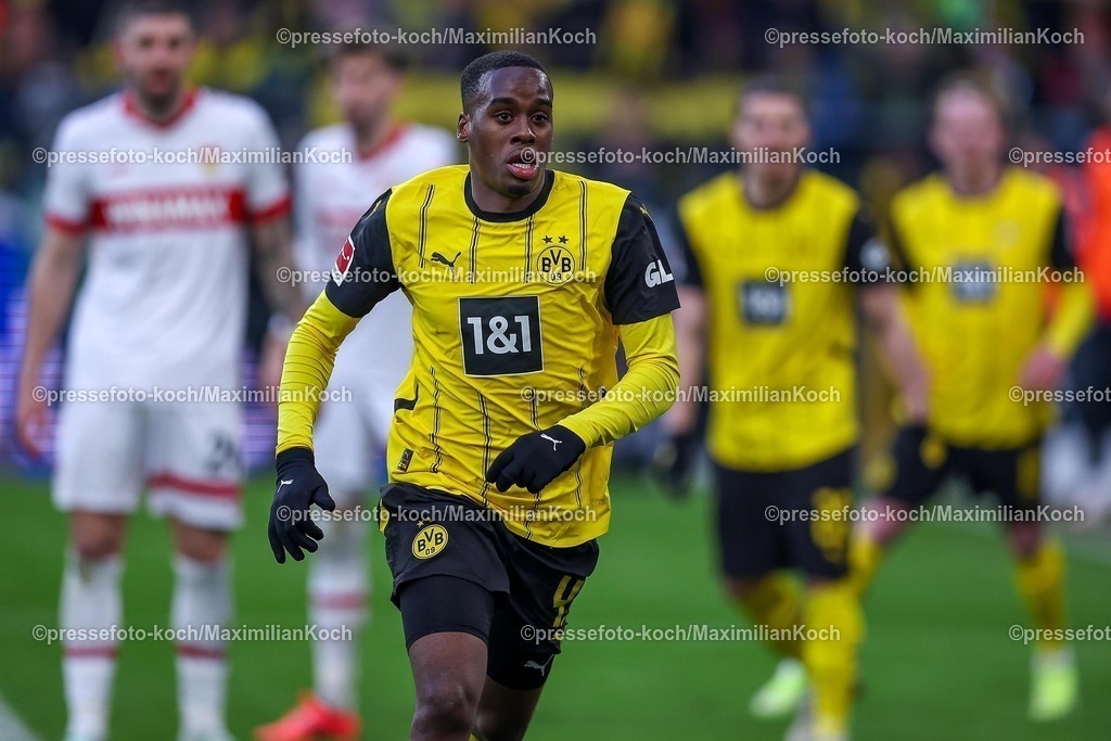 BVB08022502378 | 08.02.2025, Fußball, Borussia Dortmund - VfB Stuttgart, 1. Fußball Bundesliga, 21. Spieltag, Signal Iduna Park, Saison 2024 2025: Jamie Gittens (BVB #43)DFB regulations prohibit any use of photographs as image sequences and or quasi-video.