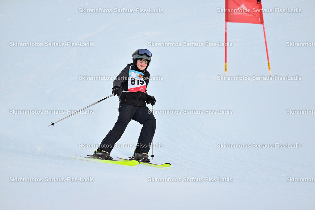 SRF_25.12.2025_0064 | Skirennfotos,Serfaus,Fiss,Ladis,Kinderskirennen,Winter,Tirol,Oberland,skirace,SFL,feelfree,weil wir's genießen,ski,Ski,skifahren,Sonnenplateau, - Realisiert mit Pictrs.com