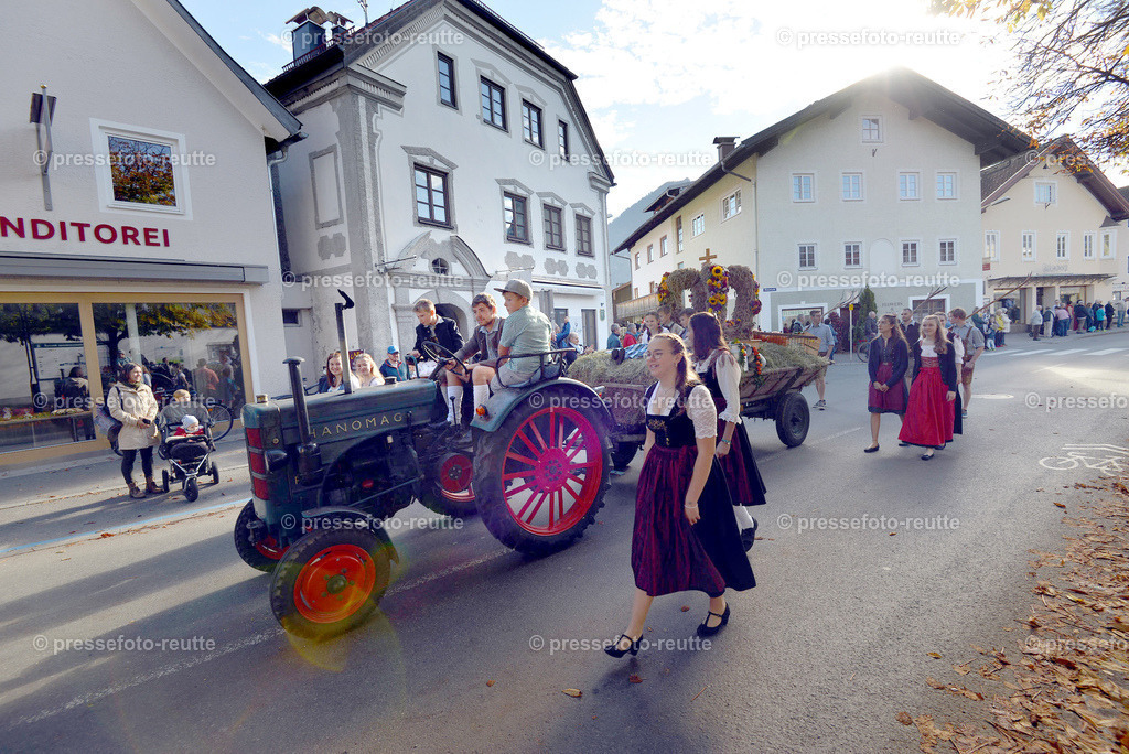 news-2022-Okt16-LJ_Erntedank_-WEISSENBACH-WTV_4823 | Info aus dem Bezirk Reutte/Ausserfern Tirol sowie eine umfangreiche Bilddatenbank über die gesamte Region: Lechtal, Talkessel Reutte, Tannheimertal, Zwischentoren. Lech, Plansee, Zugspitze, Grenztunnel, B179, Fernpassstraße, Verkehr, Lawinen, Tradition, - Realisiert mit Pictrs.com
