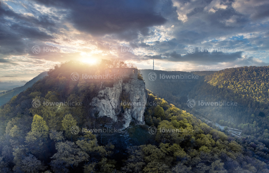 Burgruine Rosenstein bei Sonnenaufgang im Mai | löwenblicke | shop