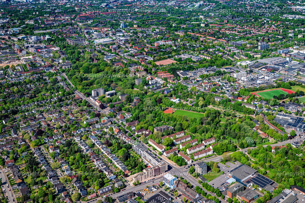 Hamburg_Wandsbek_Eichtalpark_ELS_3720010525 | HAMBURG 01.05.2025 Parkanlage " Eichtalpark " an der Straße Ölmühlenweg in Hamburg, Deutschland. // Park of " Eichtalpark " on street Oelmuehlenweg in Hamburg, Germany. Foto: Martin Elsen