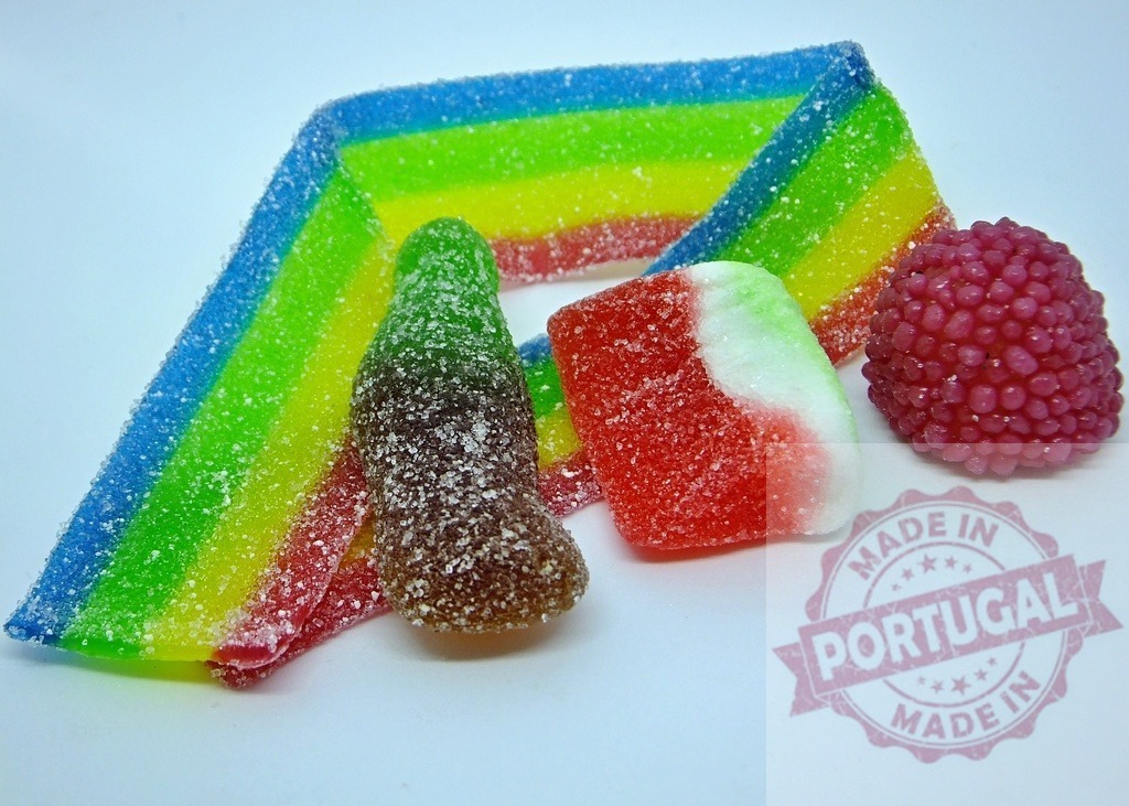 Colorful gummy candy mix with rainbow belt | Assortment of vibrant sour gummies and sweet jelly candies creating a cheerful display - Realisiert mit Pictrs.com