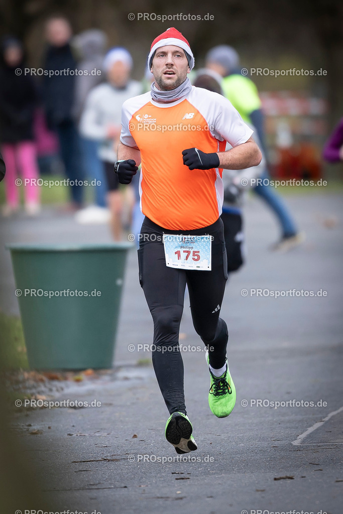 Bonner Nikolauslauf in Bonn, 08.12.2024 | Impressionen vom Bonner Nikolauslauf am 08.12.2024 in Bonn (Freizeitpark Rheinaue). Foto: BEAUTIFUL SPORTS/Axel Kohring