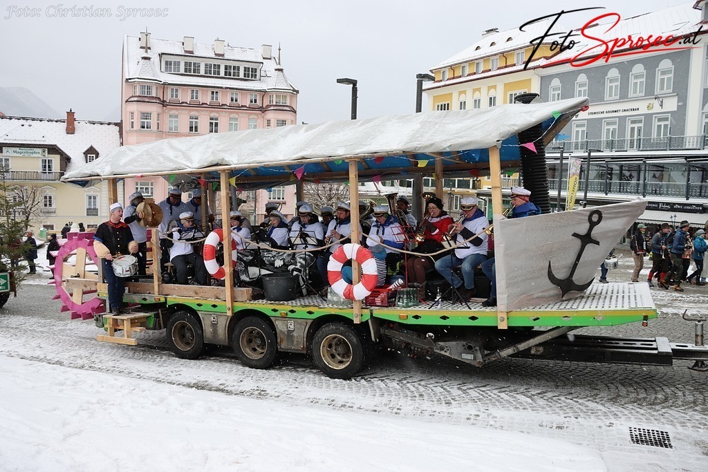 fasching2026-mariazell (76) | Mit meiner Kamera halte ich besondere Augenblicke, faszinierende Landschaften und interessante Details fest. Dabei entstehen ganz unterschiedliche Aufnahmen – von stimmungsvollen Landschaftsfotografien und beeindruckenden Drohnenaufnahmen über Pressefotos - Realisiert mit Pictrs.com
