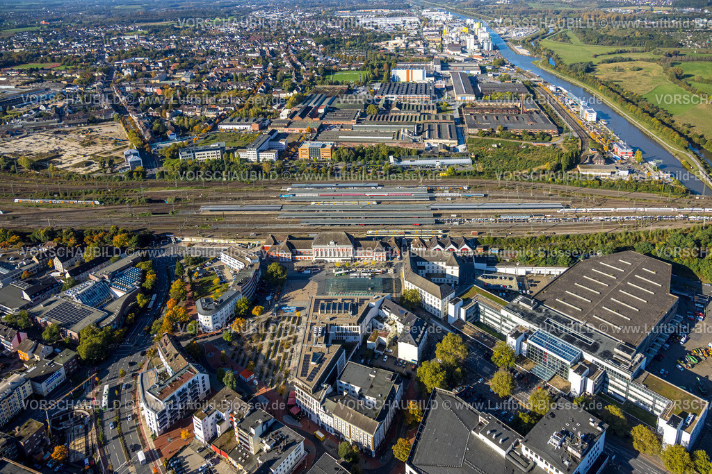 Hamm241007008 | Luftbild, Hbf Hauptbahnhof mit Bahnhofsvorplatz, ZOB Busbahnhof, Blick zum Hafen am Datteln-Hamm-Kanal, Technisches Rathaus, Mitte, Hamm, Ruhrgebiet, Nordrhein-Westfalen, Deutschland