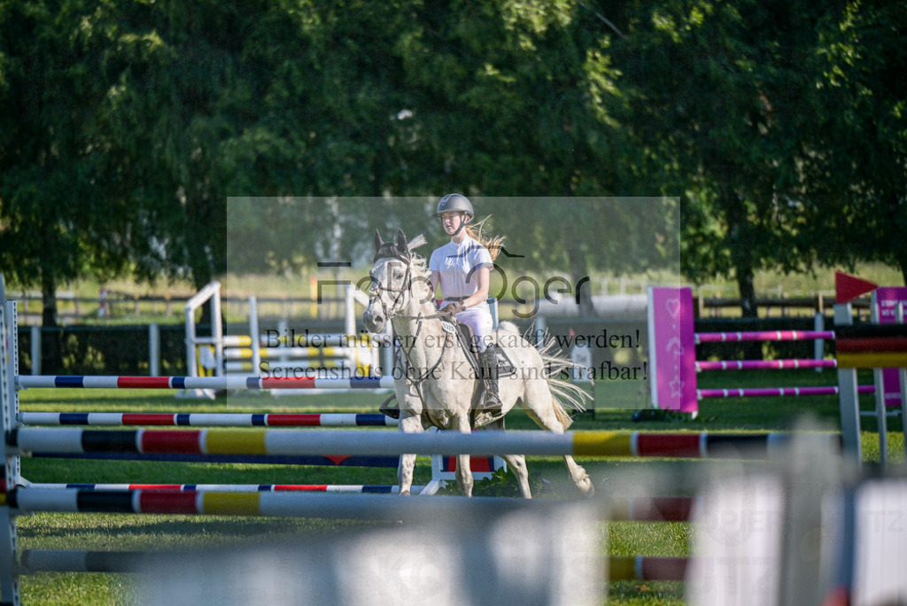 Reitturnier Voxtrup | Entdecke hochwertige Reitturnierfotos von Foto Oger. Professionell, emotional und authentisch – jetzt Lieblingsmomente im Shop bestellen.Deutschlandweite Turnierfotografie. - Realisiert mit Pictrs.com