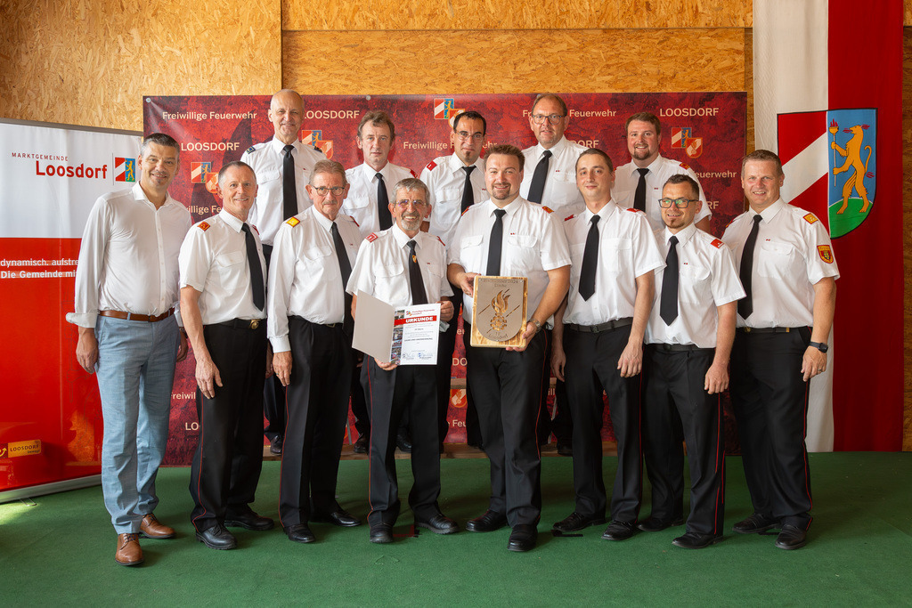 Geehrtengruppe_015 | Festakt FF-LOOSDORF - GRUPPENFOTO der ausgezeichneten HELFER bzw. Organisationen - DANKE für Hilfsleistungen und Unterstützungen bei der Hochwasserkatastrophe in Loosdorf im September 2024