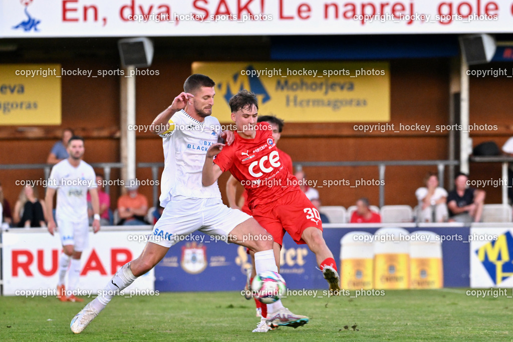 SAK vs. SC St. Veit | #22 Leo Ejup SAK, #30 Maximilian Trappitsch SC St. Veit, SAK vs. SC St. Veit, SAK vs. SC St. Veit am 19.09.2025 in Klagenfurt (Sportpark Welzenegg), Austria, (Photo by Bernd Stefan)