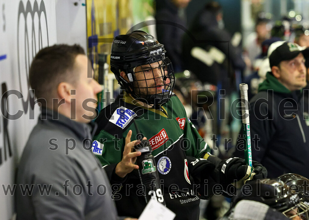 2023-01-13_053_TSV_Erding_gegen_VfE_Ulm-Neu-Ulm | Erding, Deutschland, 13.01.2023:
Eishockey, Bayernliga 2022 / 2023, 27. Spieltag, TSV Erding gegen VfE Ulm/Neu-Ulm, Endergebnis: 6:1

Daniel Krzizok (Erding Gladiators, #18)

Foto: Christian Riedel / fotografie-riedel.net