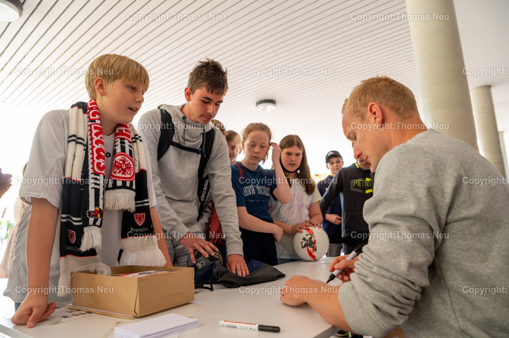 DSC_9153 | bbe, Bensheim, Goethegymnasium, Besuch von Sebastian Rode mit Fragerunden und Autogrammstunde, ,, Bild: Thomas Neu