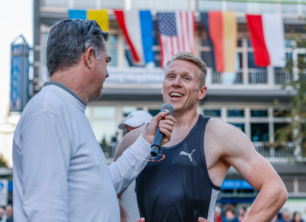 top-top.de 240913-212 | Foto, Video, Fotografie, Videografie, Fotobox, DJ, Discjockey, Musik, Musikbox, Veranstaltung, Photobooth, Amazon, Ebay, Buchtipp, Bestseller, Autor, Verlag, Buch, Wesel, Hamminkeln, NRW, Dinslaken, Rees, Drohne, Hochzeit, Party, Fotobox, Wesel, Fotograf