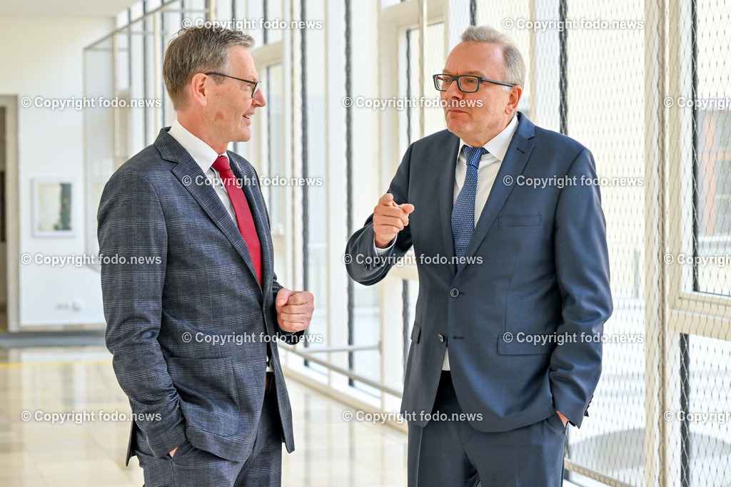 Pressegespräch Internorm International GmbH 2023_ 07.03.2023-13 | 07.03.2023, Presseclub Linz, AUT, Pressekonferenz Internorm International GmbH, Geschäftsverlauf 2022, Ausblick Geschäftsjahr 2023, Investitionsprogramm 2023, im Bild Johann Brandstetter (Geschaeftsfuehrer Marketing & Vertrieb der Internorm International GmbH), Christian Klinger (Miteigentuemer und Unternehmenssprecher Internorm International GmbH)