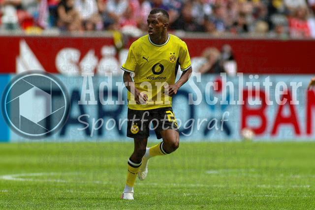 25.07.2026, GER, Fussball, Herren, Testspiel, Saison 2026/2027, Fortuna Düsseldorf - Borussia Dortmund | Justin Lerma schaut