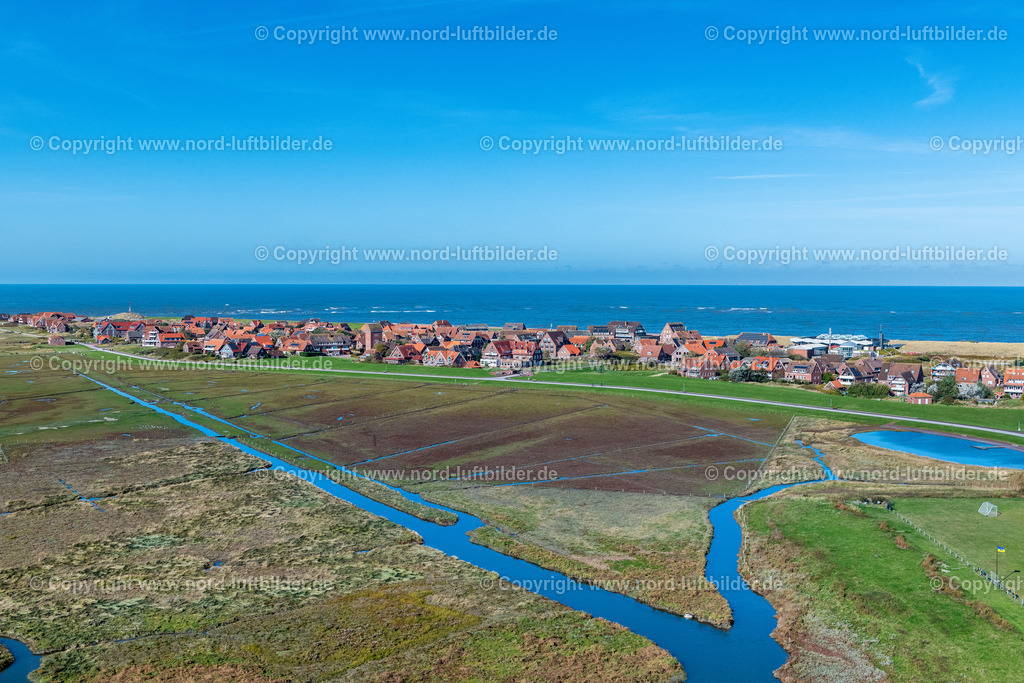 Baltrum_ELS_6303091022 | BALTRUM 09.10.2022 Ortsansicht der Straßen und Häuser der Wohngebiete von West- und Ost- Dorf auf der Nordsee- Insel Baltrum im Bundesland Niedersachsen. Weiterführende Informationen bei: Nordseeheilbad Insel Baltrum. // Town View of the streets and houses of the residential areas in Ostdorf and Westdorf on the North Sea island Baltrum in the state Lower Saxony. Further information at: Nordseeheilbad Insel Baltrum. Foto: Martin Elsen