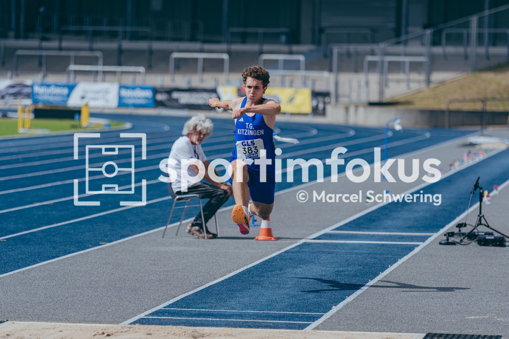 DM U23 U18 Bochum 2026 | Finn Döbrich (TG Kitzingen), Startnummer 383, Dreisprung, Deutsche Meisterschaften der U18 &amp; U23 2026, Lohrheidestadion Bochum-Wattenscheid, 04.07.2026 Foto: Marcel Schwering / sportimfokus - Realisiert mit Pictrs.com
