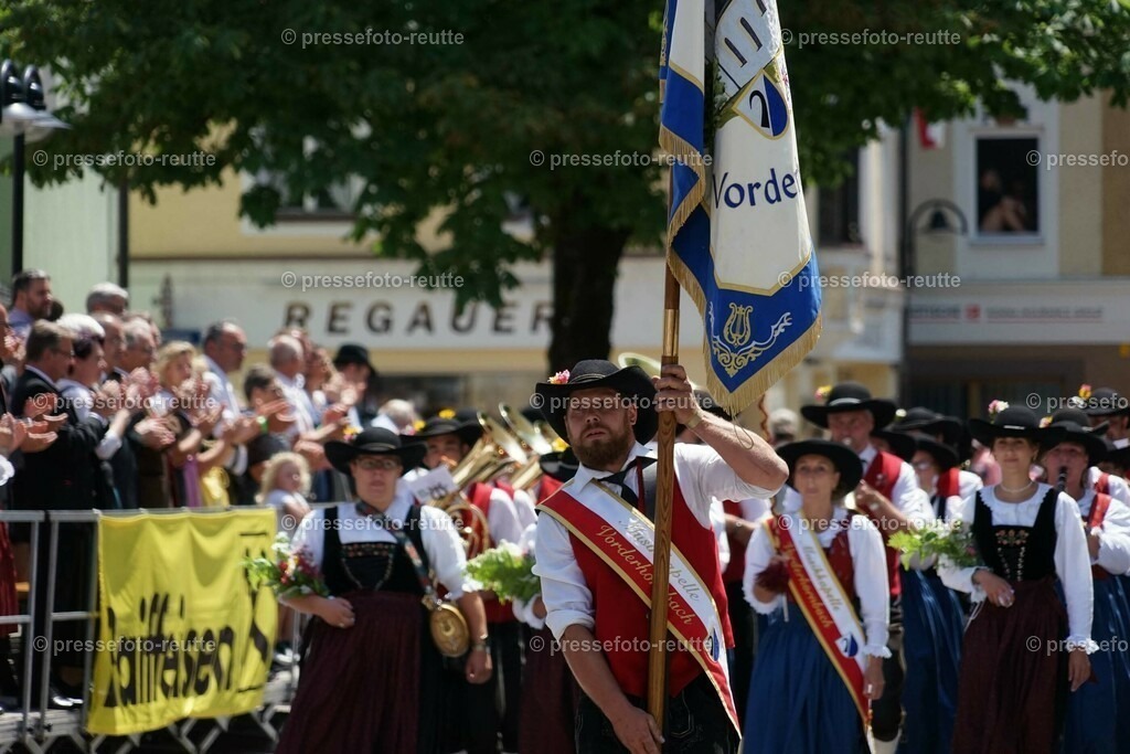 29-VORDERHORNBACH1-Bundesmusikfest-2023-Juni16-Reutte-DSC06751 | Info aus dem Bezirk Reutte/Ausserfern Tirol sowie eine umfangreiche Bilddatenbank über die gesamte Region: Lechtal, Talkessel Reutte, Tannheimertal, Zwischentoren. Lech, Plansee, Zugspitze, Grenztunnel, B179, Fernpassstraße, Verkehr, Lawinen, Tradition, - Realisiert mit Pictrs.com