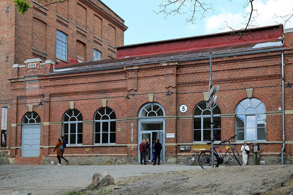 Leipziger Baumwollspinnerei - Galerie EIGEN + ART | Entdecke über 20 Kategorien Leipzig-Motive: Foto-Downloads, hochwertige Poster, Leinwand- & Fine-Art-Prints. Jetzt Lieblingsfoto im Bildlexikon Leipzig Shop bestellen!