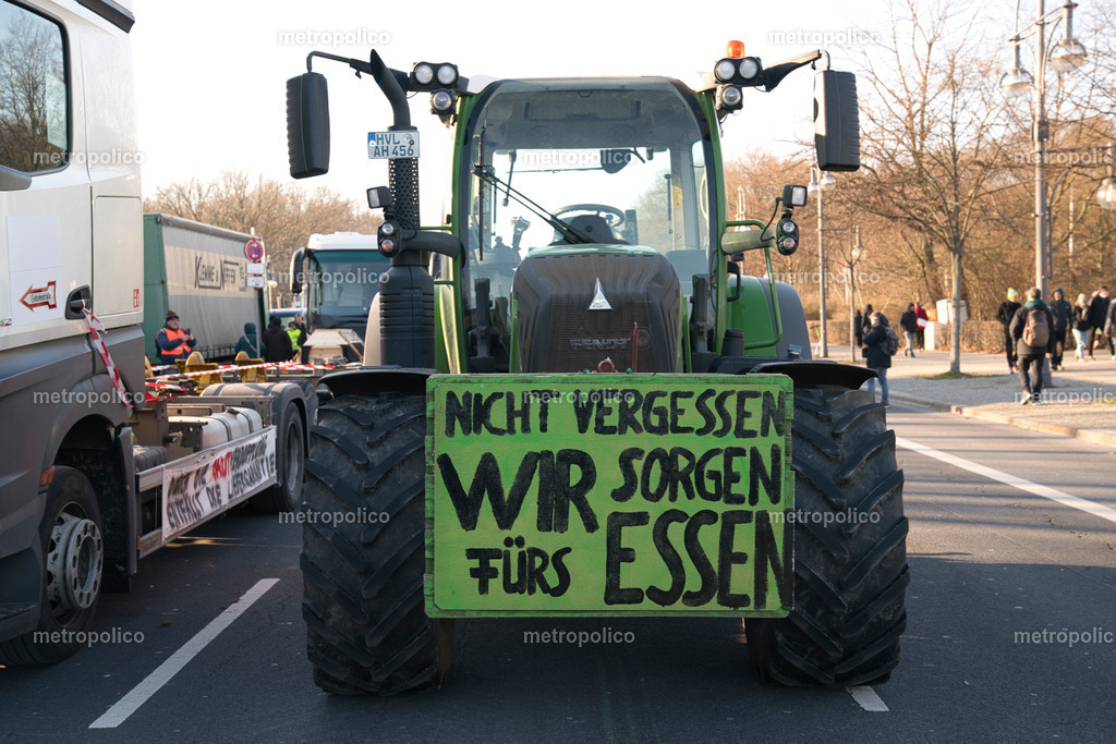 Bauernprotest Berlin am 8. Januar 2024 (19) | Metropolico