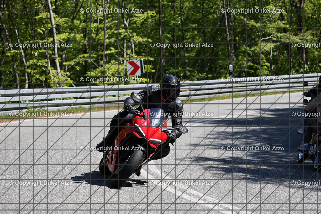 IMG_8734 | Fotograf am Kyffhäuser. Onkel Atze. Kyffhäuser Rennstrecke. Café36. Motorsportfotografie. - Realisiert mit Pictrs.com