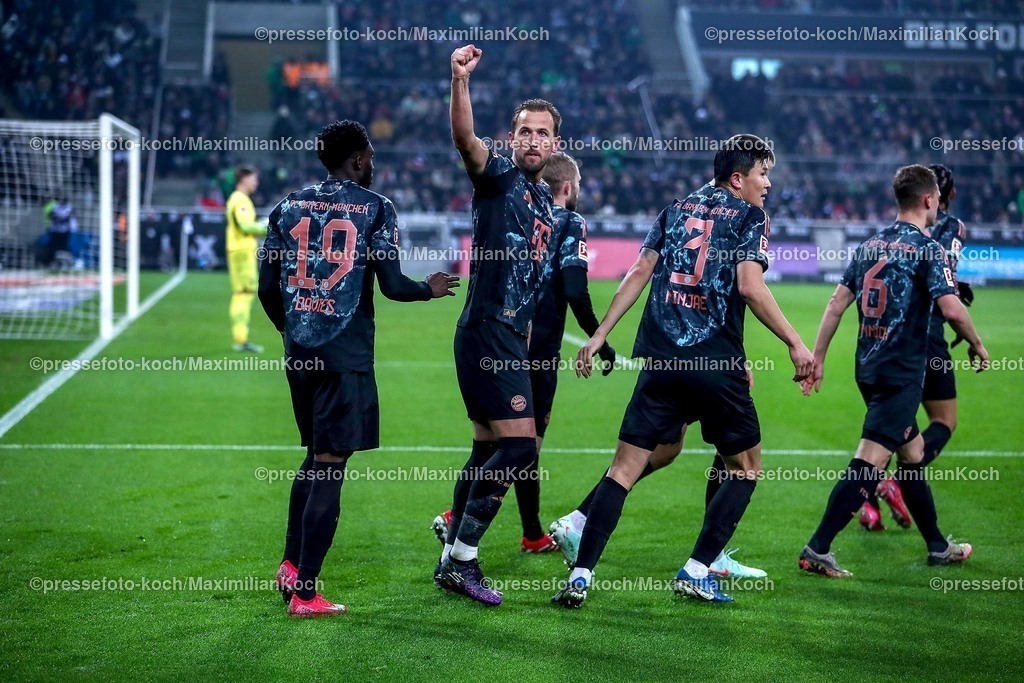 BMG11012502252 | 11.01.2025, Fußball, Borussia Mönchengladbach - FC Bayern München, 1. Fußball Bundesliga, Borussia-Park, Saison 2024 2025: Torjubel nach dem Tor zum 1:0 durch Harry Kane (Bayern #9)DFB regulations prohibit any use of photographs as image sequences and or quasi-video.