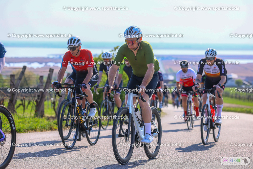 TRA_0733 | Neusiedlersee Radmarathon 2026@sportshot_your_pictrs #yourpictures#roadtowm2029 #nrm #neusiedlerseeradmarathon #neusiedlersee #neusiedlerseetourismus #burgenland #mörbisch #nrm26 #burgenlandtourismus #voglundco #poweredbyburgenlandtourismus #radsport #rad #marathon #ucigranfondo #visitburgenland #ucigranfondoworldseries