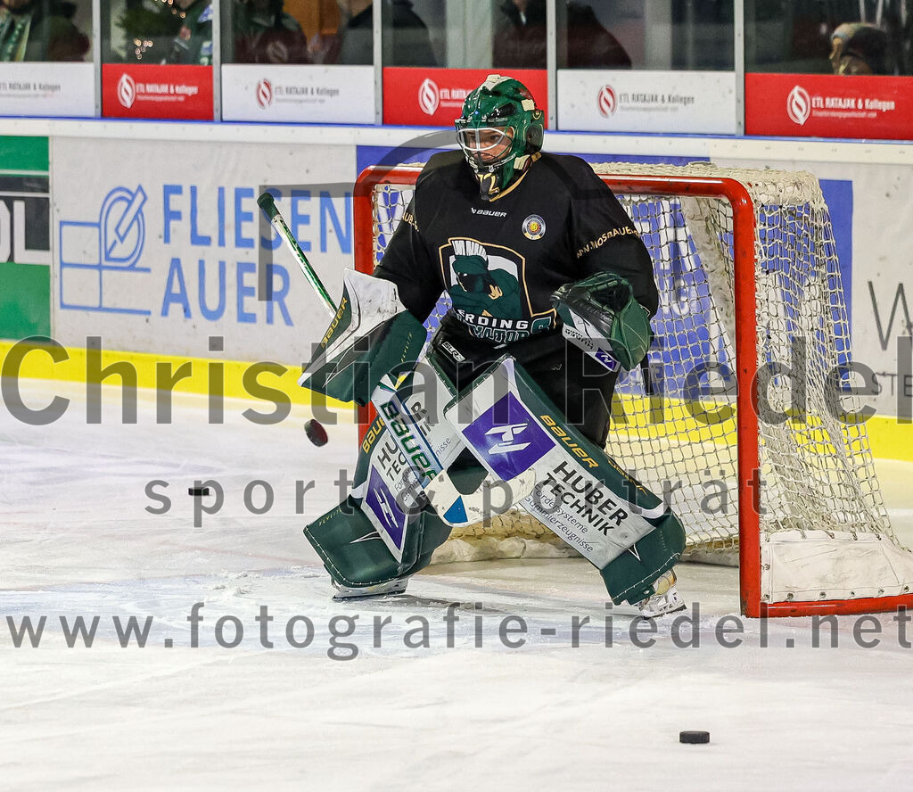 2025-11-30_025_TSV_Erding_gegen_EC_Peiting | Erding, Deutschland, 30.11.2025:Eishockey, Oberliga Süd 2025 / 2026, 22. Spieltag, TSV Erding gegen EC Peiting, Endergebnis: 5:1Torwart David Zabolotny (Erding Gladiators, #72)Foto: Christian Riedel / fotografie-riedel.net