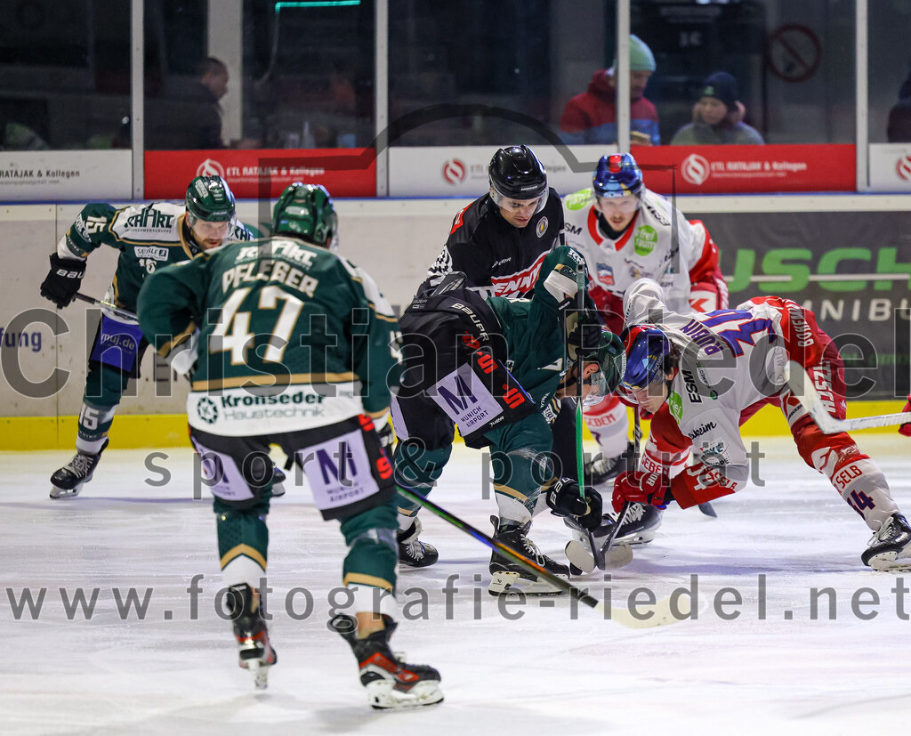 2026-01-18_126_TSV_Erding_gegen_Selber_Woelfe | Erding, Deutschland, 18.01.2026:Eishockey, Oberliga Süd 2025 / 2026, 38. Spieltag, TSV Erding gegen Selber Wölfe, Endergebnis: 2:3 n.V.Philip Rubin (Selber Wölfe, #34)Foto: Christian Riedel / fotografie-riedel.net
