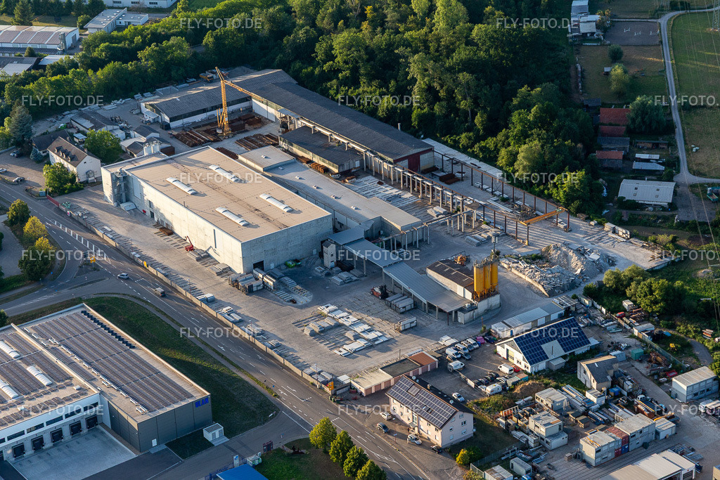 Schneider Betonfertigteilewerk GmbH http://www.betonwerk-schneider.de/ | Luftbild: Schneider Betonfertigteilewerk GmbH http://www.betonwerk-schneider.de/ im Ortsteil Huttenheim in Philippsburg im Bundesland Baden-Württemberg in Deutschland. Foto: IMG_133523.jpg vom 12.07.2022 durch ©2025 Werner Riehm fly-foto.de/copyright - Realisiert mit Pictrs.com