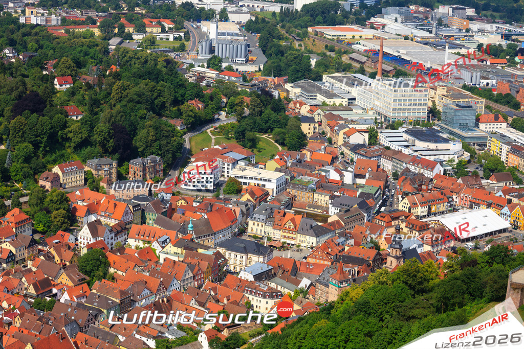 Die Luftaufnahme der Stadt Kulmbach wurde vom UL-Flugzeug heraus erstellt ( keine Drohne )- hohe Auflösung für beste Qualität