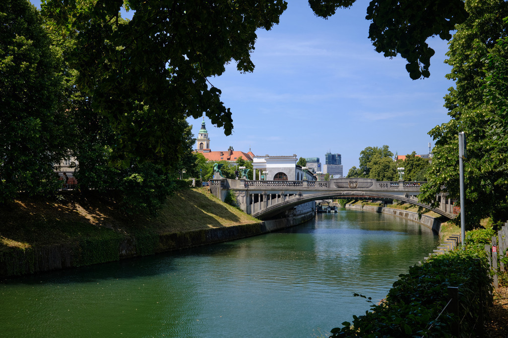 Impression des Flusses Ljubljanica | Ljubljana, Slowenien - June 22, 2025: Impression des Flusses Ljubljanica. - Realisiert mit Pictrs.com