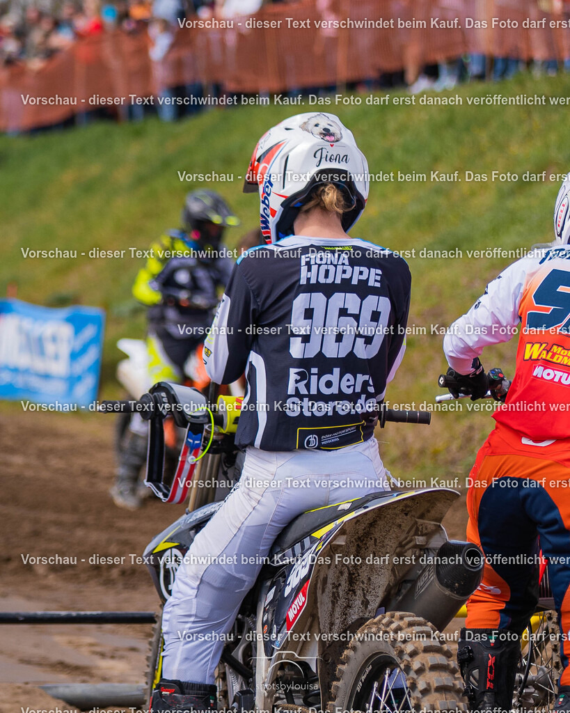 04_13_Bensdorf_Ladies-2429 | Sportfotografin aus Berlin-Brandenburg mit Fokus auf Motocross. Ich halte deine sportliche Leistung und echte Emotionen auf und neben der Strecke professionell fest. Entdecke die Fotos von deinem Rennen und bestelle sie direkt hier im Shop.